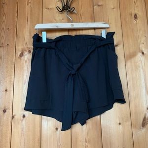 ATHLETA SHORTS SIZE 8